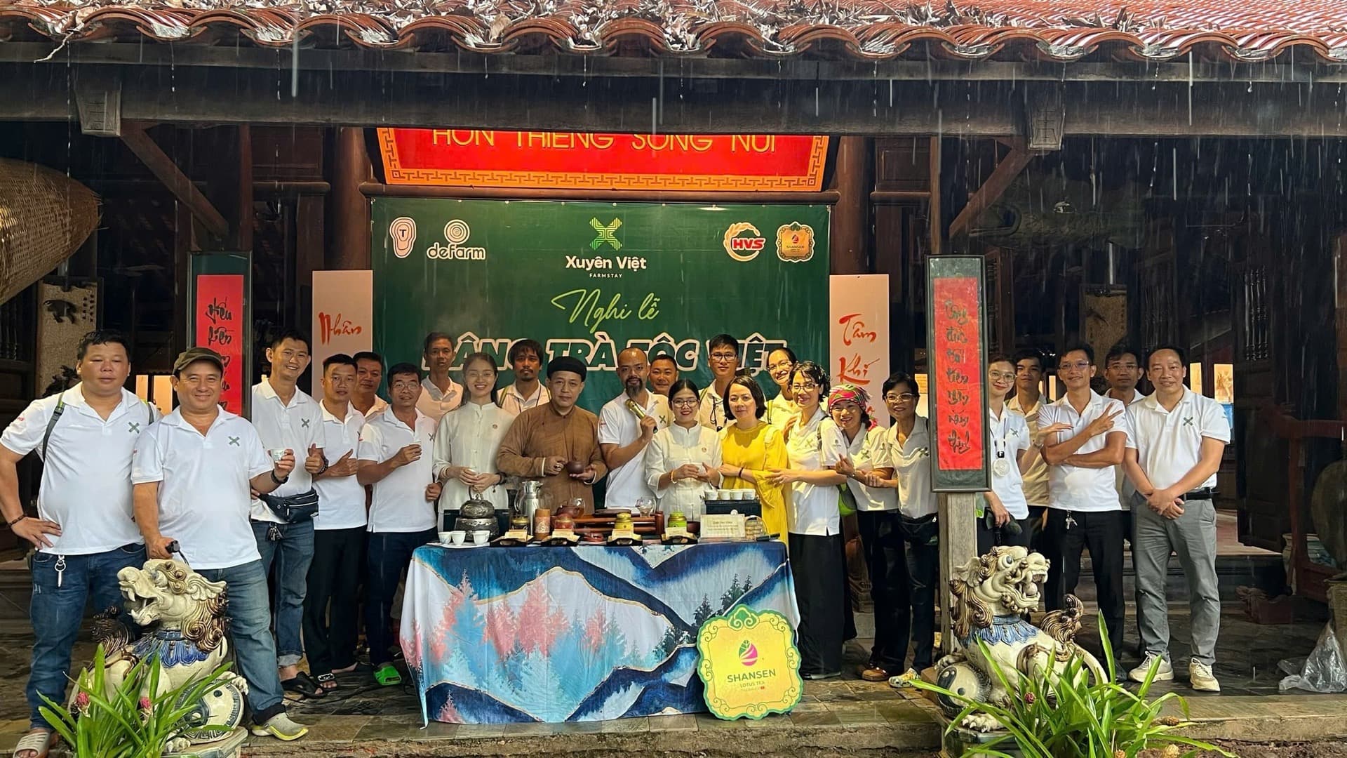 Khai Mạc Tại Một Thoáng Việt Nam